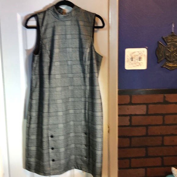 Apt. 9 Dresses & Skirts - Apt. 9 woman's L dress - high collar, sleeveless grey/black/red pattern, pockets